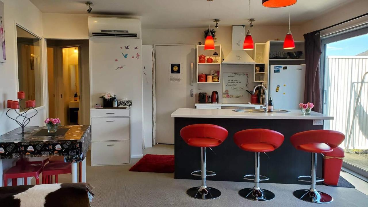 קווינסטאון Central Lakeview Apartment With Amazing Rooftop 镇上湖景三室套房 מראה חיצוני תמונה